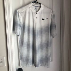 NWOT Nike Golf Tiger Woods blade collar size medium